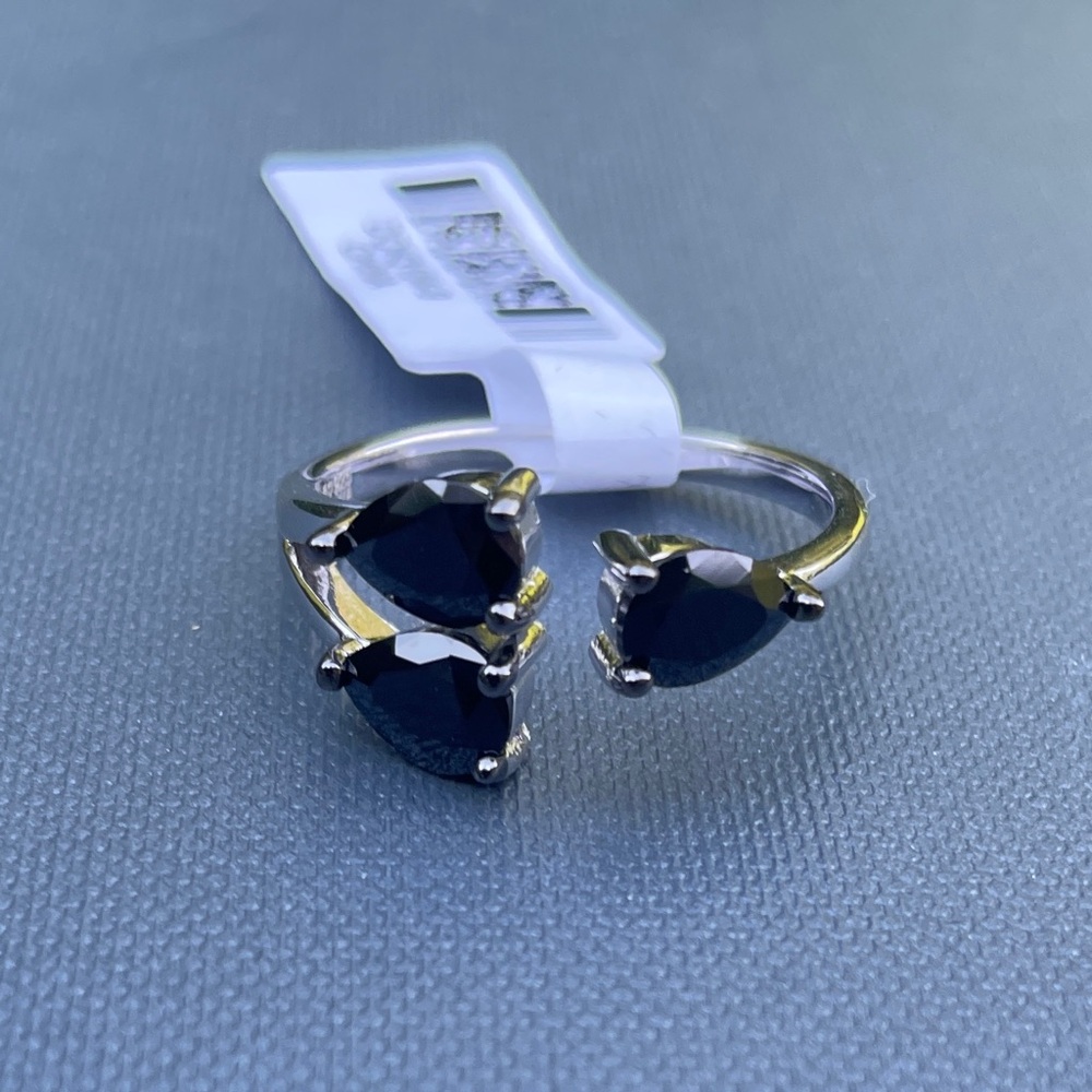 Charming trio of pear cut, untreated black spinels set in 925 silver. NWB. Sz 9